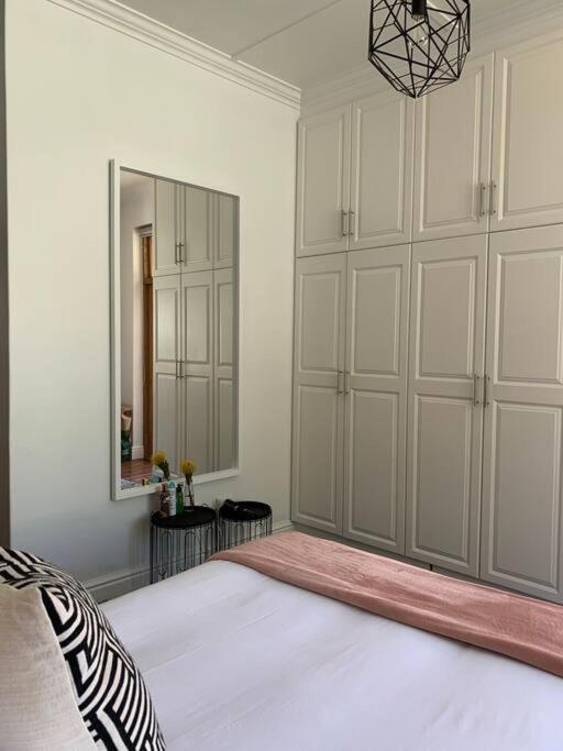 1-Bedroom Sea Point Gem - Perfect Location! ケープタウン エクステリア 写真