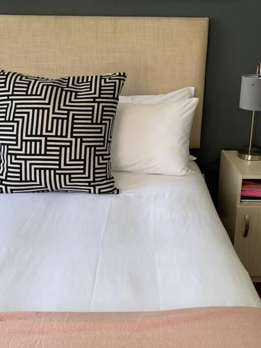 1-Bedroom Sea Point Gem - Perfect Location! ケープタウン エクステリア 写真