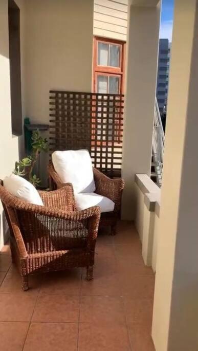 1-Bedroom Sea Point Gem - Perfect Location! ケープタウン エクステリア 写真