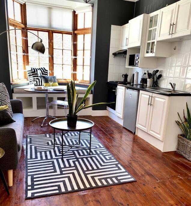 1-Bedroom Sea Point Gem - Perfect Location! ケープタウン エクステリア 写真